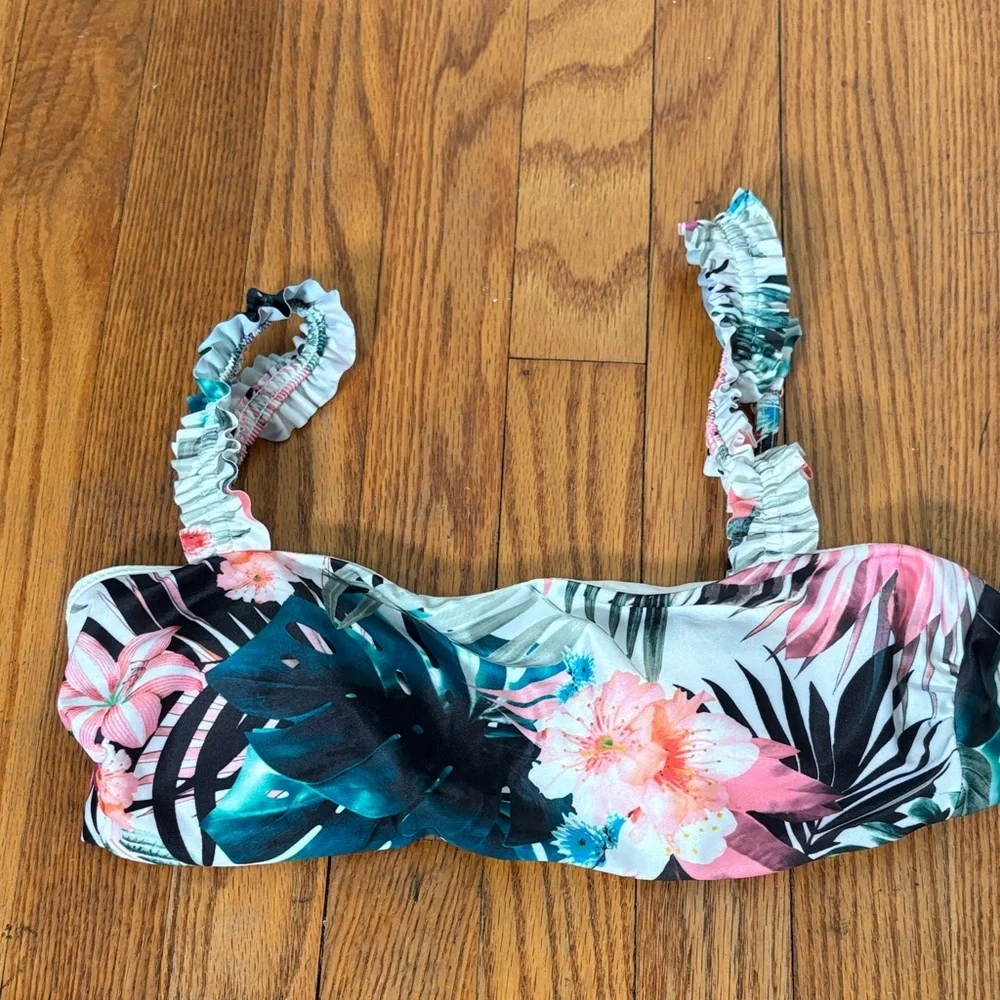 Raisins‎ Haute Bloom Tulum Bra Swim Top White Ruffle size M NWT